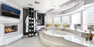 Luxury Living in Guard-Gated Royal Highlands! Gallery 29
