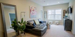 Woodland Hills Gallery 9