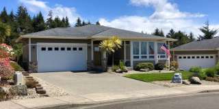 Amazing Bay View 3 bed/3 bath in Coos Bay Gallery 1