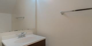 4 bedroom / 2 1/2 Bath. Undergrad Welcome. Off Street Parking, Bus Route Gallery 9