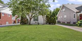 886 St. Clair Avenue Gallery 1
