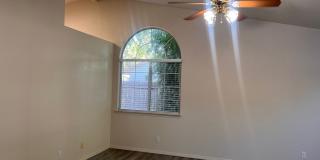 4 Bedroom Home With Pool! Gallery 10