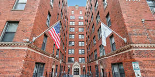 Oliver on LaSalle Gallery 1