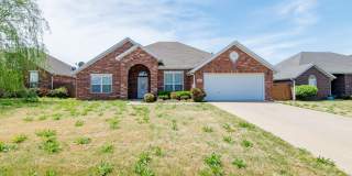 Large 3 Bedroom Home in Perfect Condition! Great Location! Gallery 1