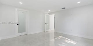 4800 SW 61st Ave Gallery 26