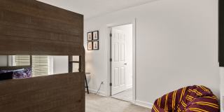 Furnished Pet-Friendly 30-Day Extended Stay Riverfront Condo Gallery 43