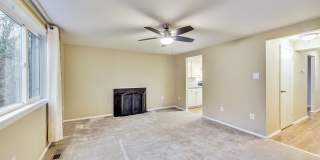 Updated 3+2.5 End Unit w/ 2 PARKING SPACES Gallery 12