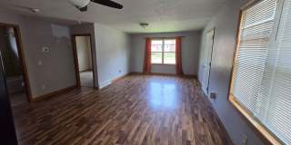 2bed 1 bath home with detached garage Gallery 6