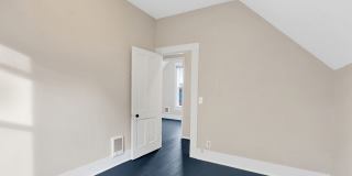 4 Bedroom, 1 Bathroom Home in the York Neighborhood for Rent! Gallery 19