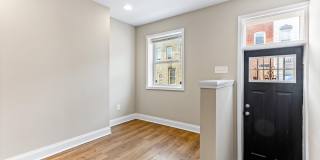 Parkside Haven: Contemporary 2-Bedroom Row Home Near Patterson Park Gallery 5