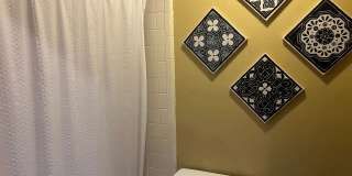 Large partially furnished townhome - WON'T LAST Gallery 19