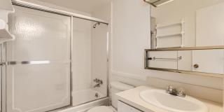 Evolve Real Estate: Stunning 2Beds/2 Baths, 1269 SQFT Condo with Two Assigned Parking Spots! Gallery 7