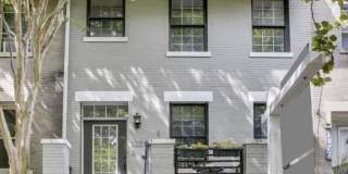 Reduced !! 1Beautiful 3 bed  Den + 3 Full Baths - Gorgeous upper level unit Gallery 1