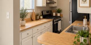 2026 Move-In Special – $500 Lease Signing Bonus! Top-Floor 2-Bedroom Condo in Southwest DC – $1,675/Month! Gallery 1