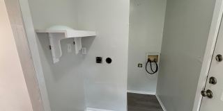 PRELEASING FOR MID AUGUST! Cozy 3/2 in the Heart of South Austin! Gallery 5