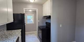 331 W 4th St - 3 Bedroom, 1 Bath - 1 Car Garage - $1,150 Gallery 1