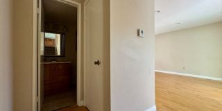 2 Bedroom/2.5 Bathroom Townhouse Fashion Park Villas Across Shops at Santa Anita Gallery 9