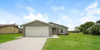 154 NW Curtis St Gallery 1