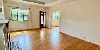 Beautiful 2 bed 1 bath home in University Heights Gallery 4