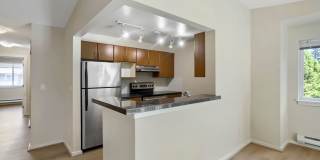 2 Bed 2 Bath Condo @ Desirable Community w/ Pool, Hot Tub & Exercise Room! Gallery 4