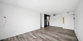 Palatine 1-Bedroom with Balcony, Pool & Included Utilities Gallery 8