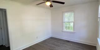 2 Bedroom, 1 Bath House in Columbia! Gallery 3