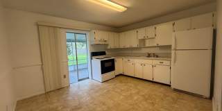 Charming 2 bedroom 1.5 bathroom home Gallery 7