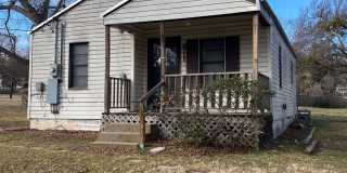 FOR LEASE! 1 BR - 1 BA Frame Home in Weatherford with Large Fenced Backyard Gallery 1
