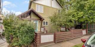 Beautiful 2-Bedroom Townhome off Haywood Road Beautiful 2-Bedroom Townhome off Haywood Road Gallery 1