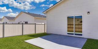 Beautiful Three Bedroom, Two Bathroom Gallery 26