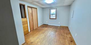 HUGE 3 Bed/2 Bath Home with your own private workshop + oversized garage Gallery 17