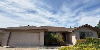 Charming 3 bed 2 bath home in SE Medford! Gallery 1