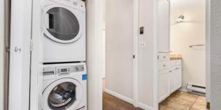 Bright 2 Bedroom Townhouse with Creek Views and Excellent Commuter Location Gallery 17