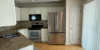 Super Nice 3bed, 2bath house with 2 car garage in Central Location Gallery 10