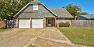 Two-Story 4 bed 2 bath Home in the Heart of Moore! Gallery 1