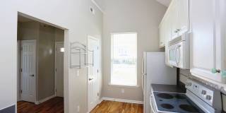 3 Bedroom, 2 Bath End Unit with Fresh Carpet and Paint in Auburn Square! Gallery 9