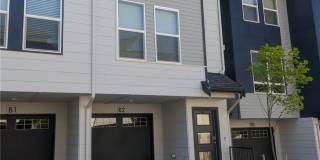 3bd/2.5ba Lynnwood Townhome Gallery 1