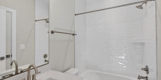 2507 LIGHT Street Gallery 28