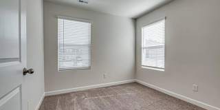 Room in 4 Bedroom Home at Tears Ln Gallery 18