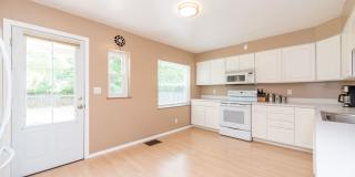 Beautiful 3 bed 2 bath Home - AVAILABLE NOW! Gallery 14
