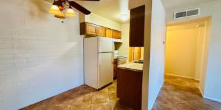 Desert Atrium - Studios, 1 Bedrooms and 2 Bedrooms in Great Location! Community Pool! Gallery 14