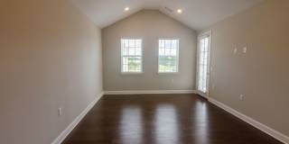 Stunning Condo with Garage space Stunning Condo with Garage space Gallery 9