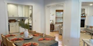 Old Village Cottage - 1.5 Blocks to Pitt Street Bridge Gallery 9