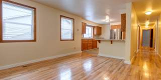 8bed, 4 BA House, Close to University Village!! Gallery 4