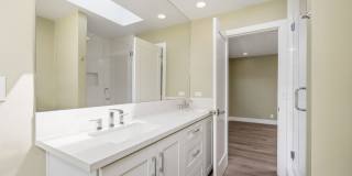 REMODELED 4 BD/3.5 BA RANCH STYLE HOME IN DOVER SHORES Gallery 21