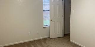 1104 Nicholas Cr. - B Gallery 17