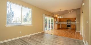 Clover Creek Home with Low-Maintenance Backyard & Community Pool Gallery 9