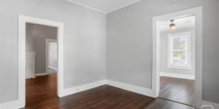 1023 W 37th Street Gallery 10