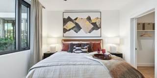 Bond on Mint Gallery 46