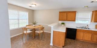 Large 3/2 duplex with large fenced back yard Gallery 1